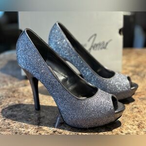 Jacqueline Ferrar Sz 7 M(B), New in box